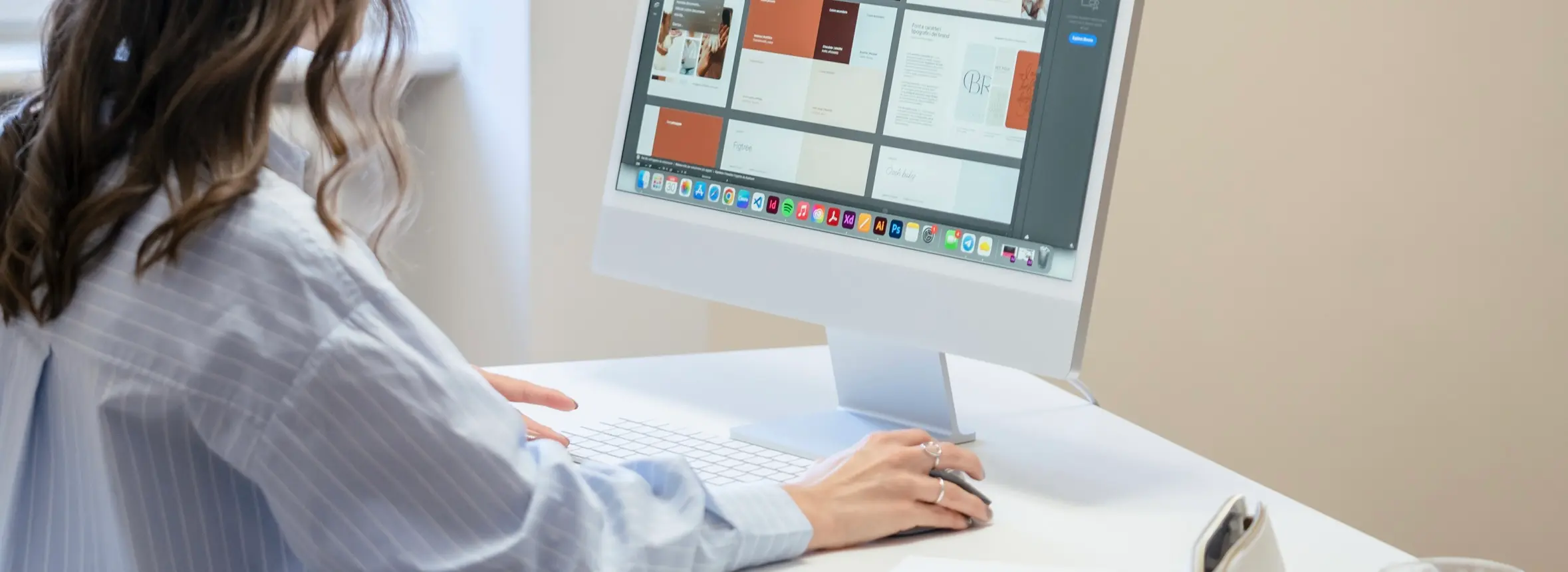 Graphic designer con dettaglio giradischi